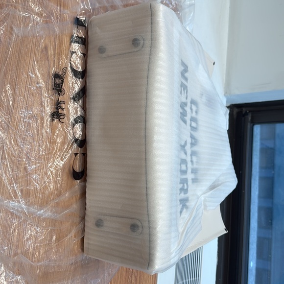 NWT - in complete package - Coach New York Leather Box Tote - Picture 8 of 8